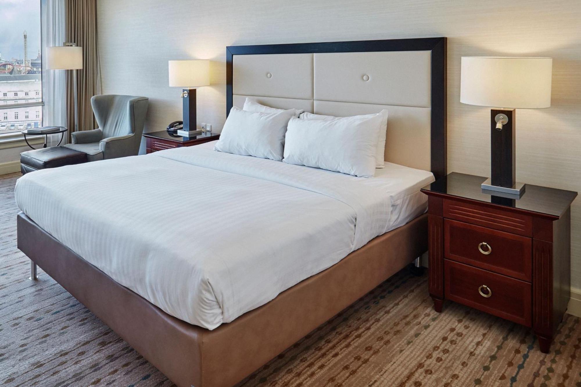 Copenhagen Marriott Hotel Esterno foto A guest room at the Hilton Garden Inn